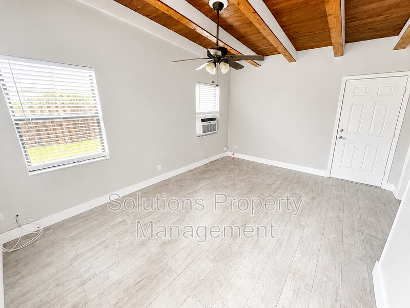 1606 S Miramar Ave - Photo 2 of 8