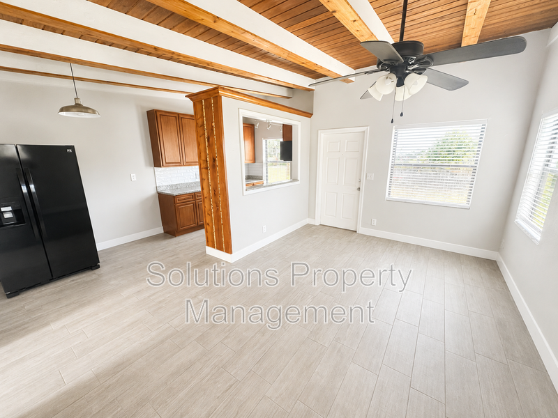 1606 S Miramar Ave - Photo 4 of 8