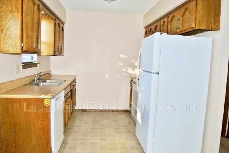 419 Nw 3rd St - Photo 6 of 12