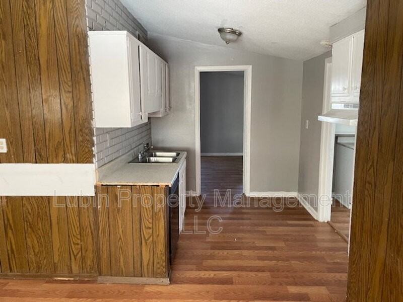 611 Benham Ave - Photo 2 of 7