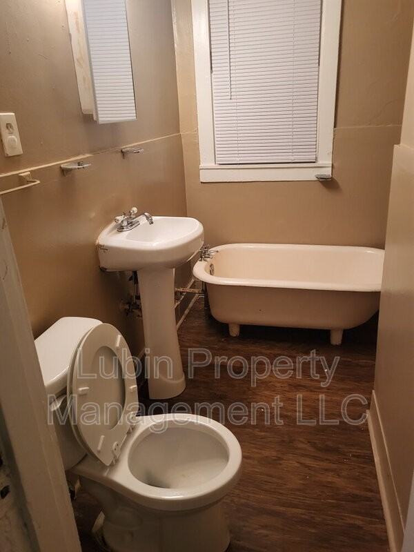 820 Dallas St - Photo 4 of 5