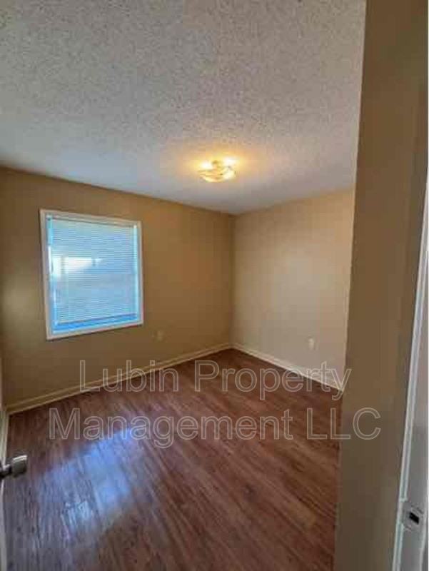 3258 Keystone Ave - Photo 3 of 4
