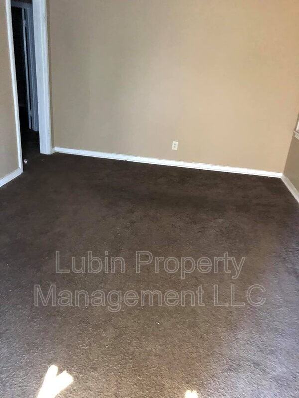 1927 Glory Cir - Photo 2 of 8