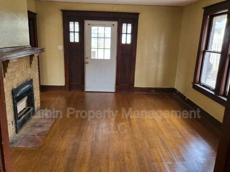 698 Semmes St - Photo 2 of 5