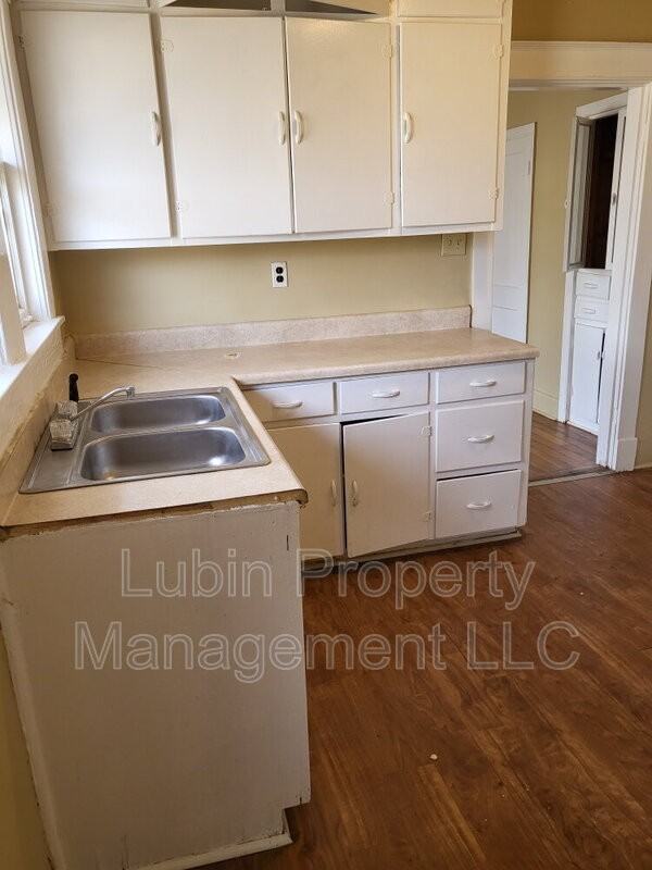 698 Semmes St - Photo 3 of 5