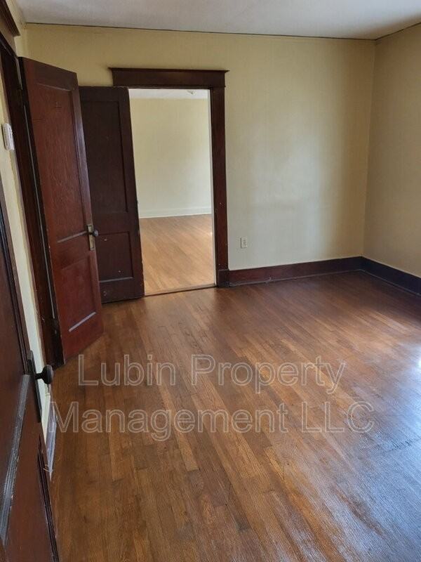 698 Semmes St - Photo 4 of 5