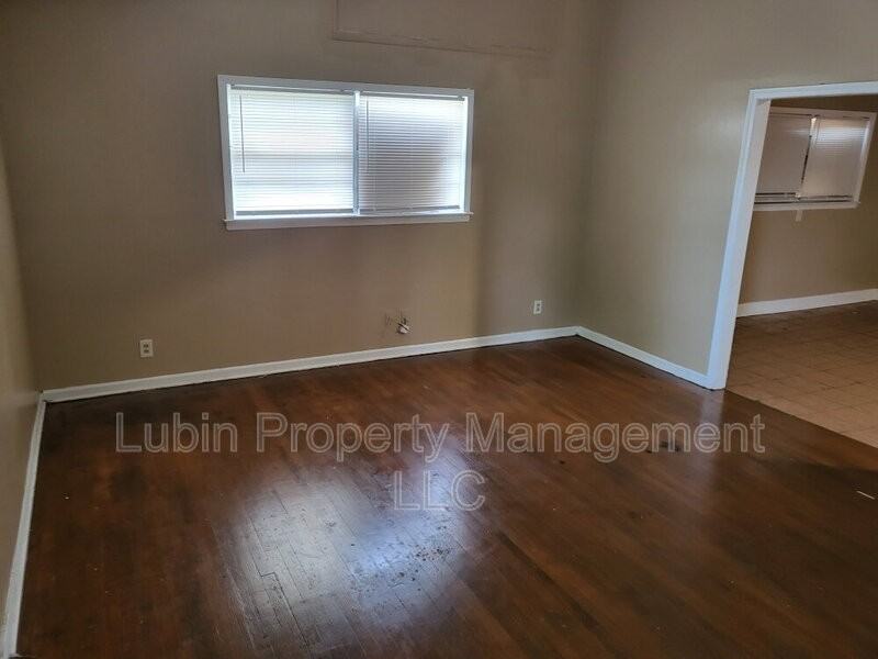 4818 Peace St - Photo 2 of 9