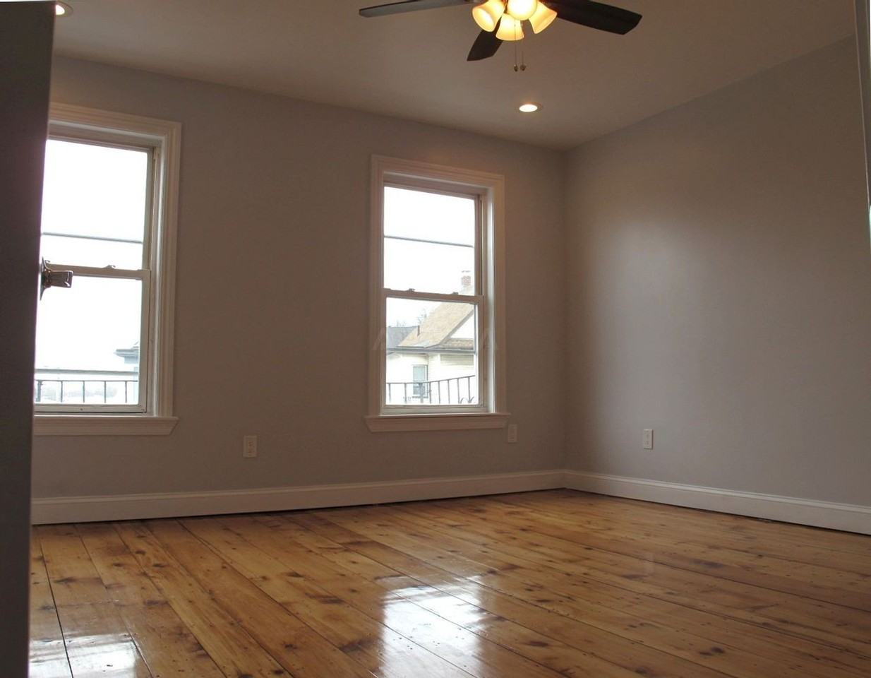 163 Main St #2 - Photo 6 of 10