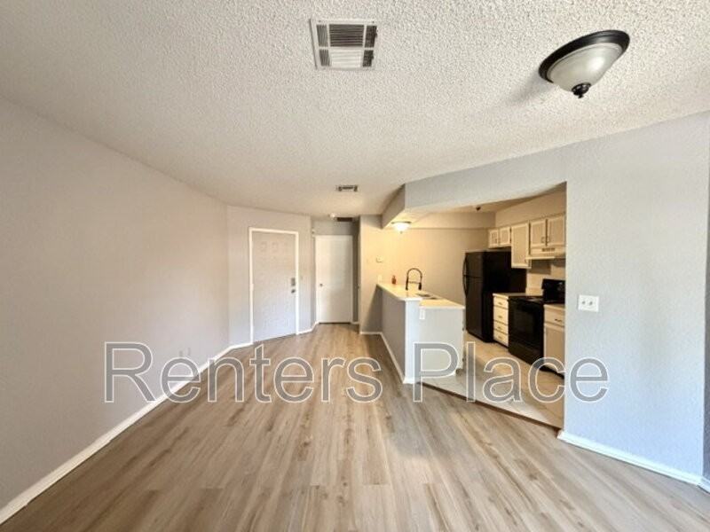 1207 S Quaker Ave #211 - Photo 3 of 9