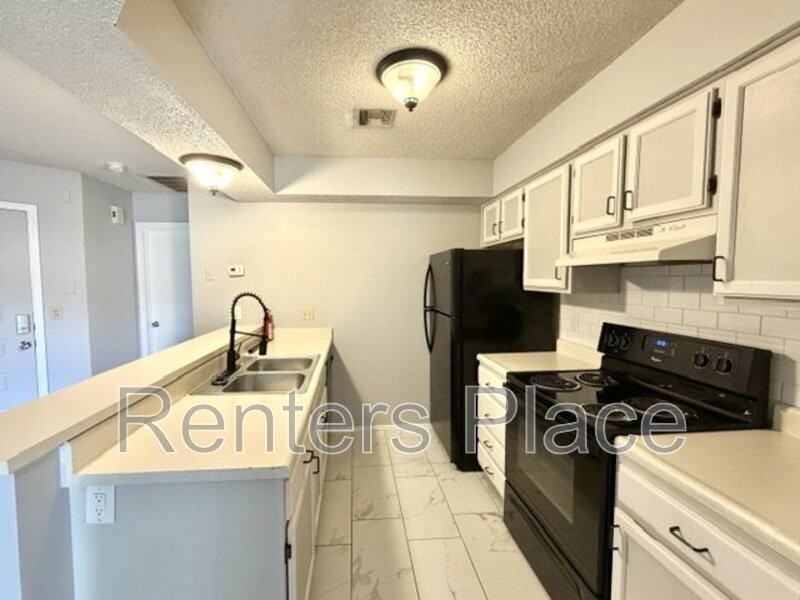 1207 S Quaker Ave #211 - Photo 5 of 9