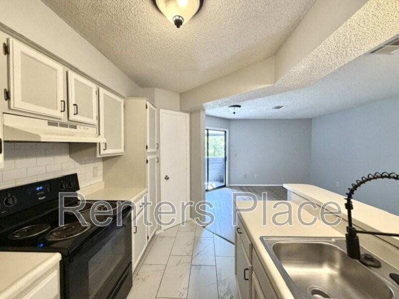1207 S Quaker Ave #211 - Photo 6 of 9