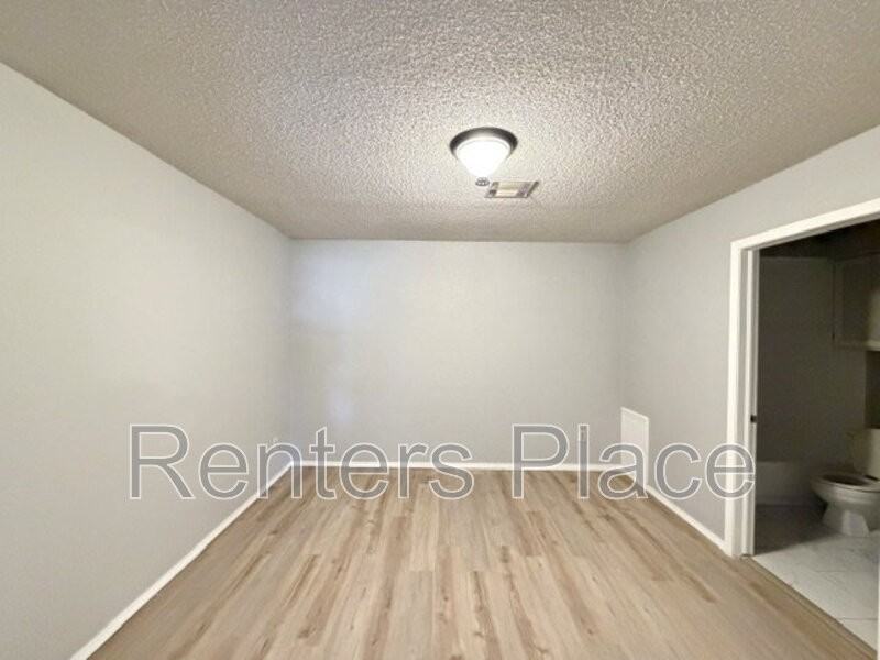 1207 S Quaker Ave #211 - Photo 7 of 9