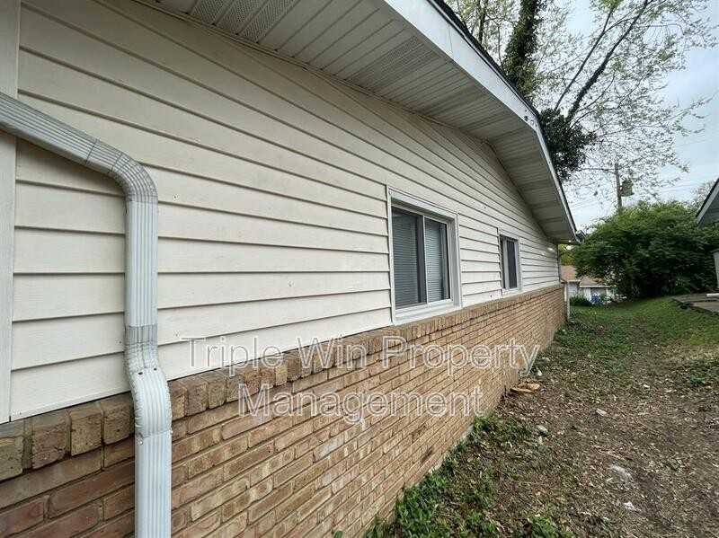 3125 Saint Catherine St - Photo 4 of 31
