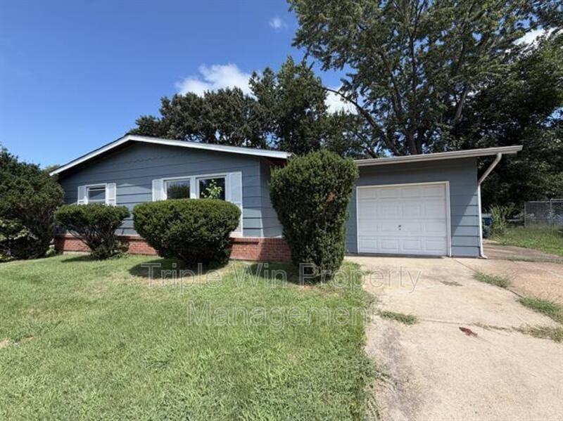 1265 Central Pkwy - Photo 2 of 33
