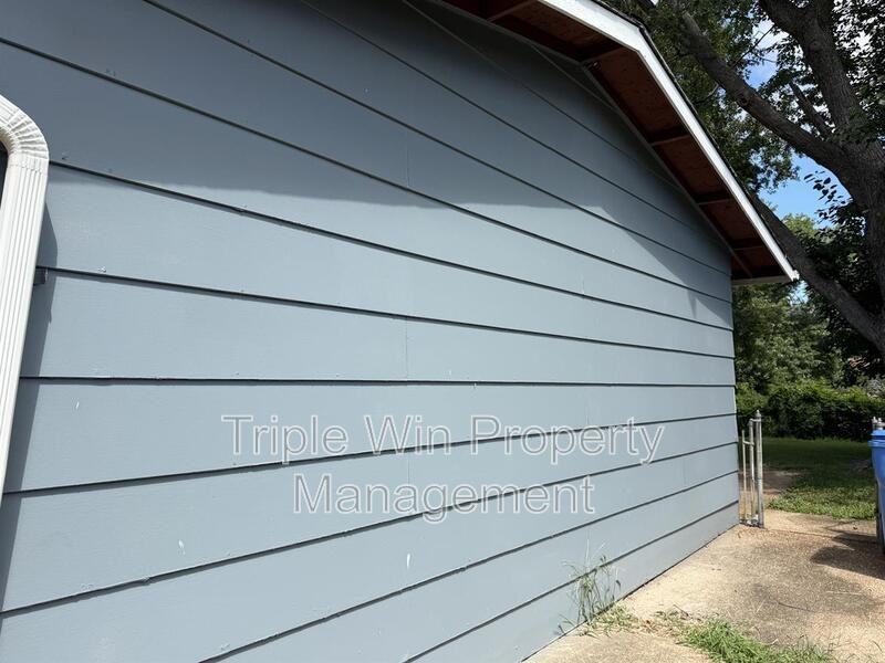 1265 Central Pkwy - Photo 3 of 33