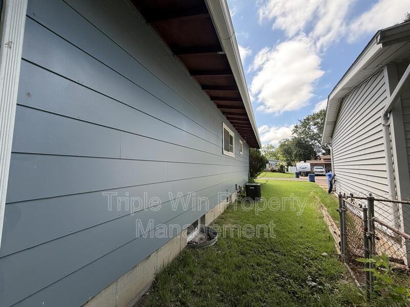 1265 Central Pkwy - Photo 4 of 33
