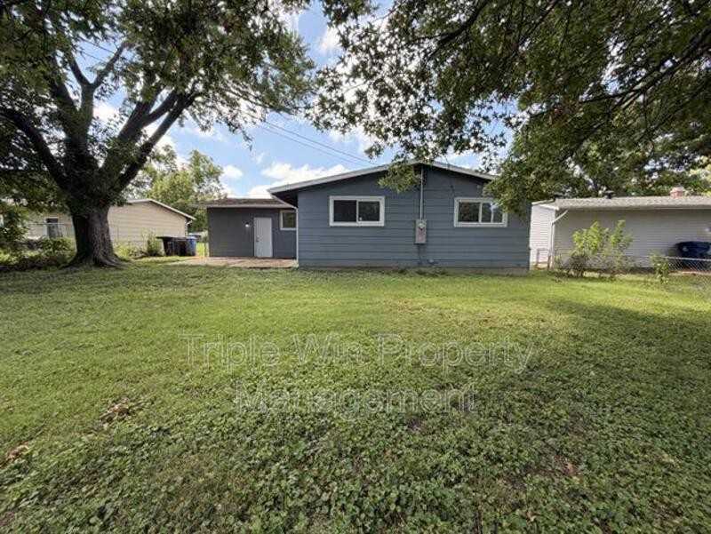 1265 Central Pkwy - Photo 5 of 33