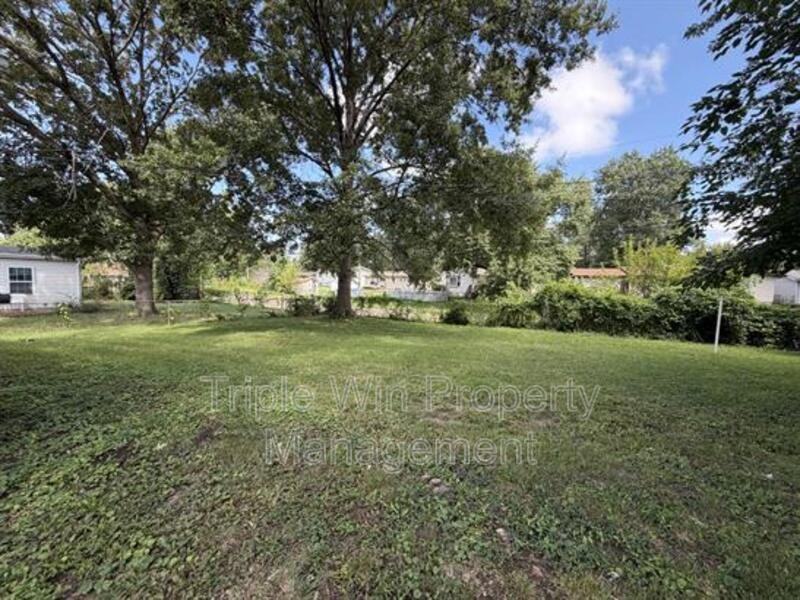 1265 Central Pkwy - Photo 6 of 33