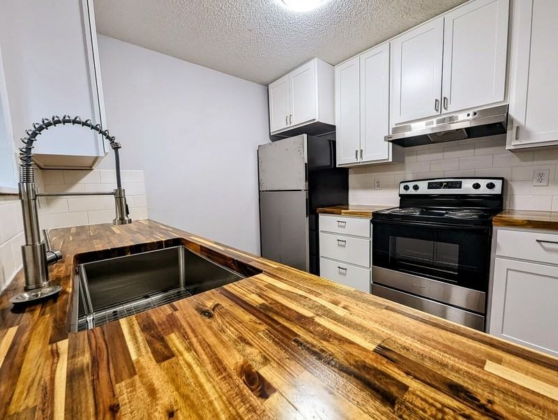 408 E 15th St - Photo 7 of 15
