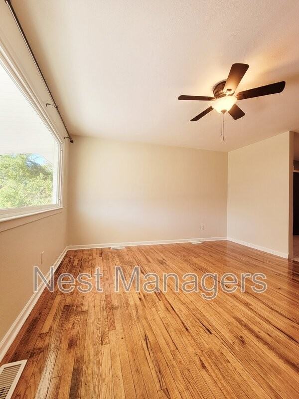 2201 Ireland Dr - Photo 3 of 22
