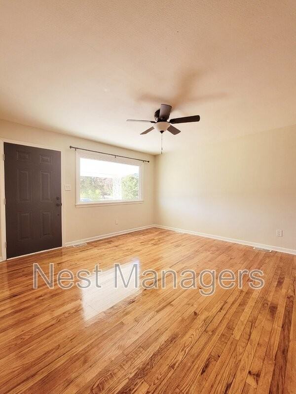 2201 Ireland Dr - Photo 4 of 22