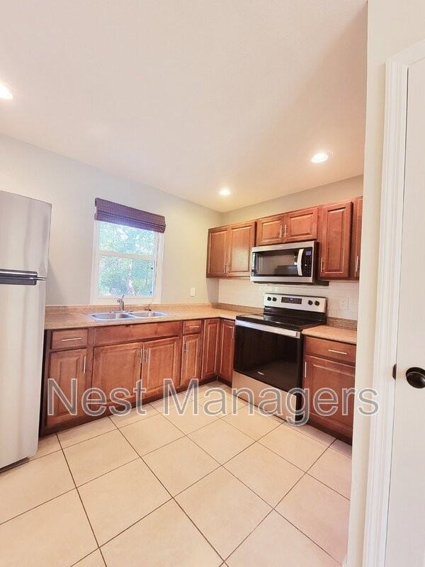 2201 Ireland Dr - Photo 6 of 22