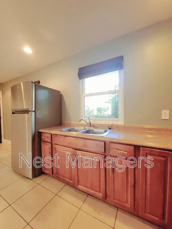 2201 Ireland Dr - Photo 7 of 22