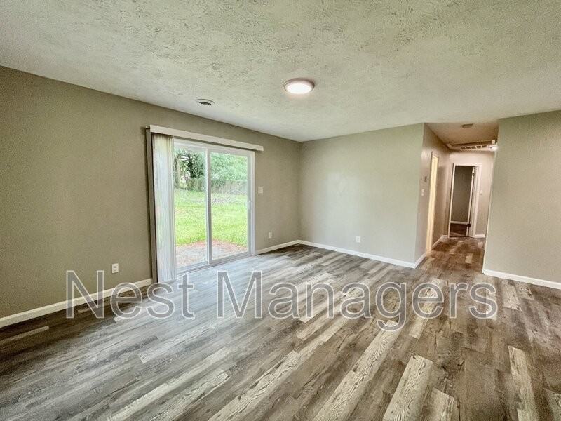 6405 Lorell Ct - Photo 6 of 17