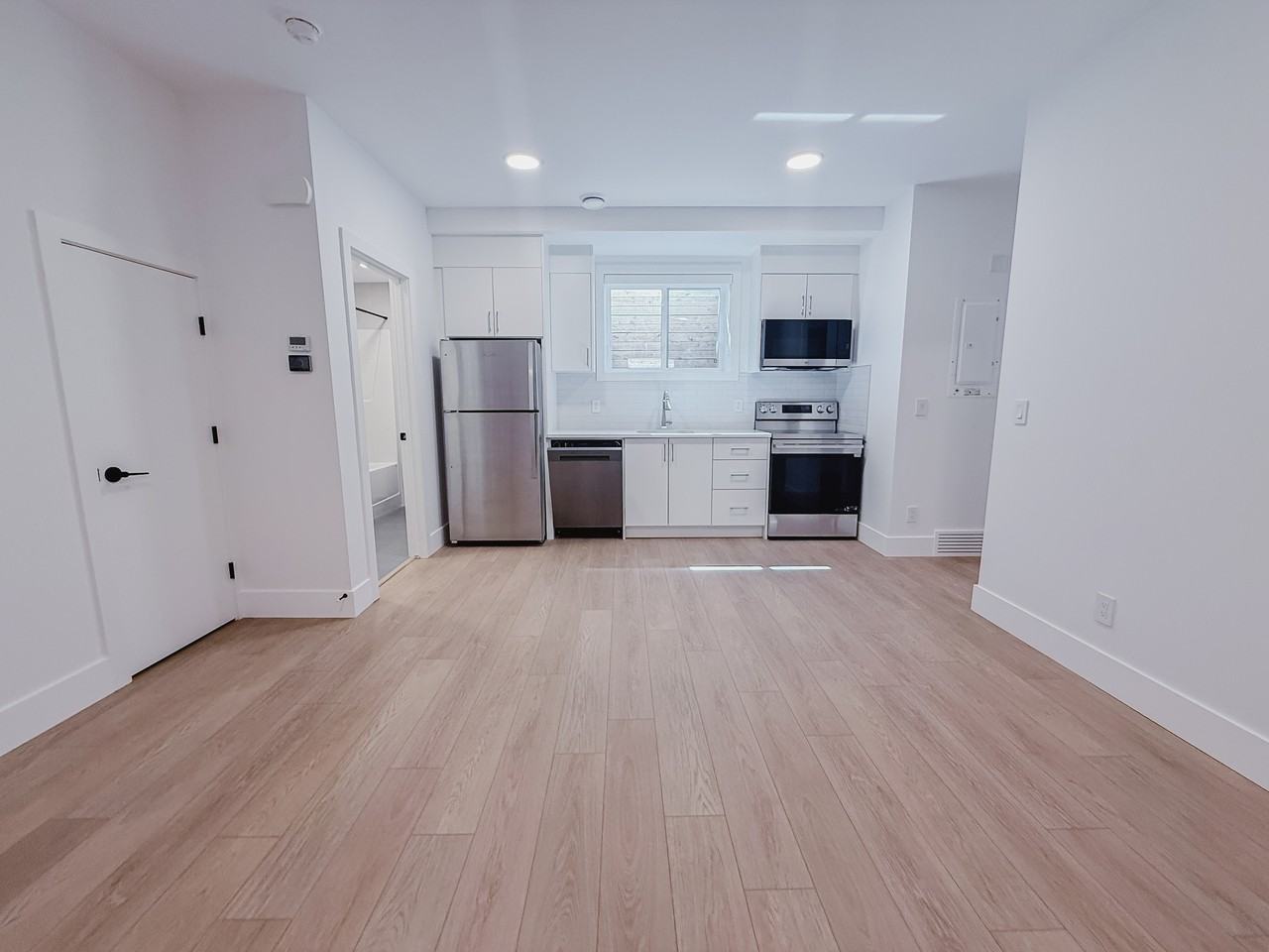 4840 Montana Cres Nw Unit 1b - Photo 2 of 12