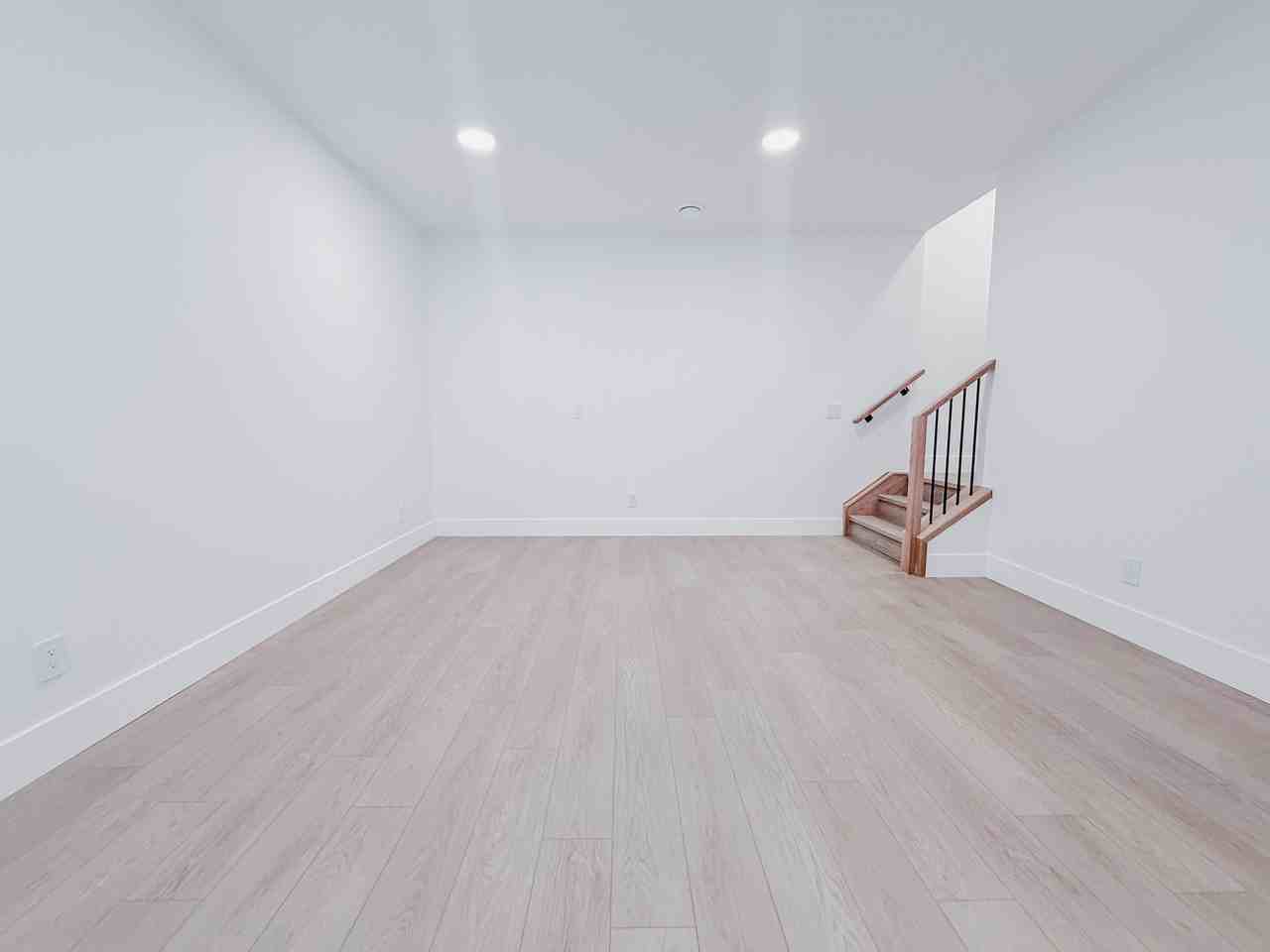 4840 Montana Cres Nw Unit 1b - Photo 3 of 12