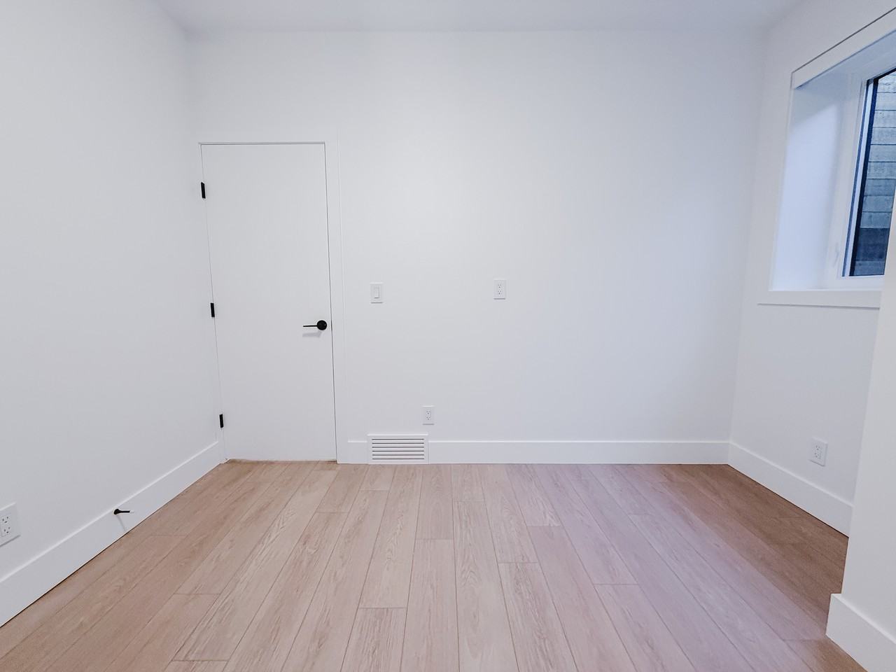 4840 Montana Cres Nw Unit 1b - Photo 5 of 12