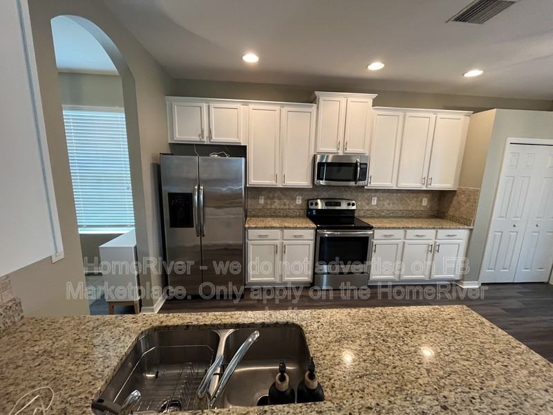 12728 Avelar Creek Dr - Photo 5 of 30