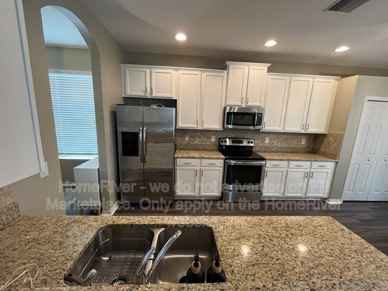 12728 Avelar Creek Dr - Photo 6 of 30