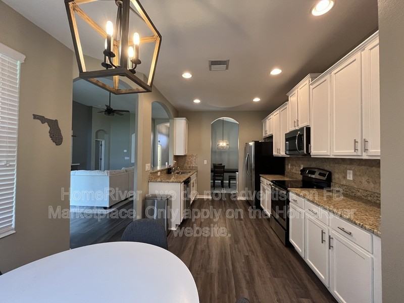12728 Avelar Creek Dr - Photo 7 of 30