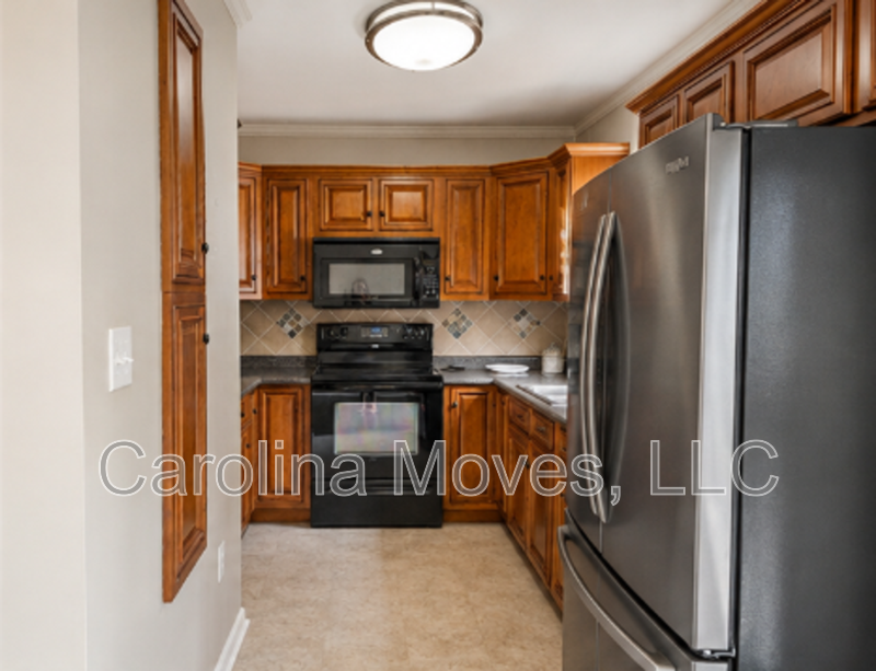 10 Poinsett Ave #B - Photo 7 of 12