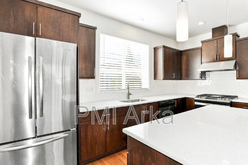 301 Ne Denny Way - Photo 2 of 15