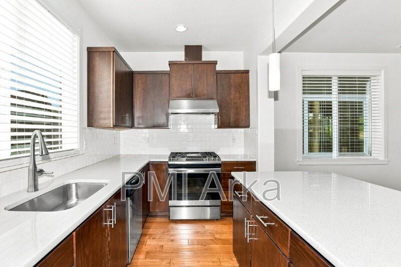301 Ne Denny Way - Photo 3 of 15