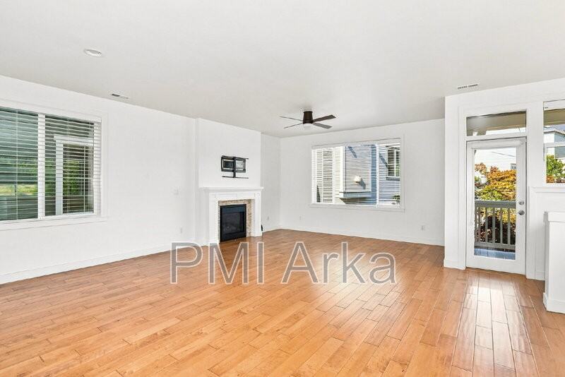 301 Ne Denny Way - Photo 4 of 15