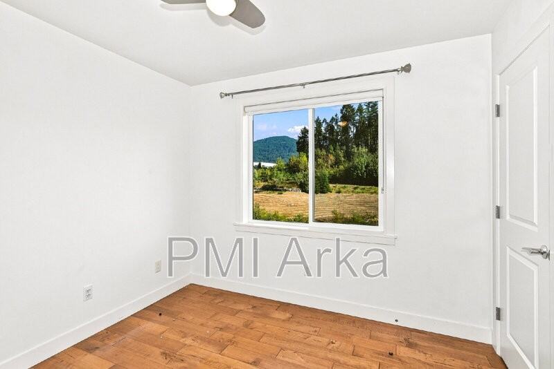 301 Ne Denny Way - Photo 6 of 15
