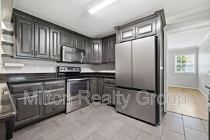 featured image of 301 N 9th St