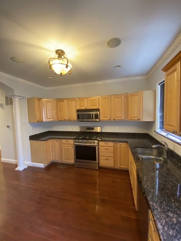 212 N Luzerne Ave - Photo 7 of 34