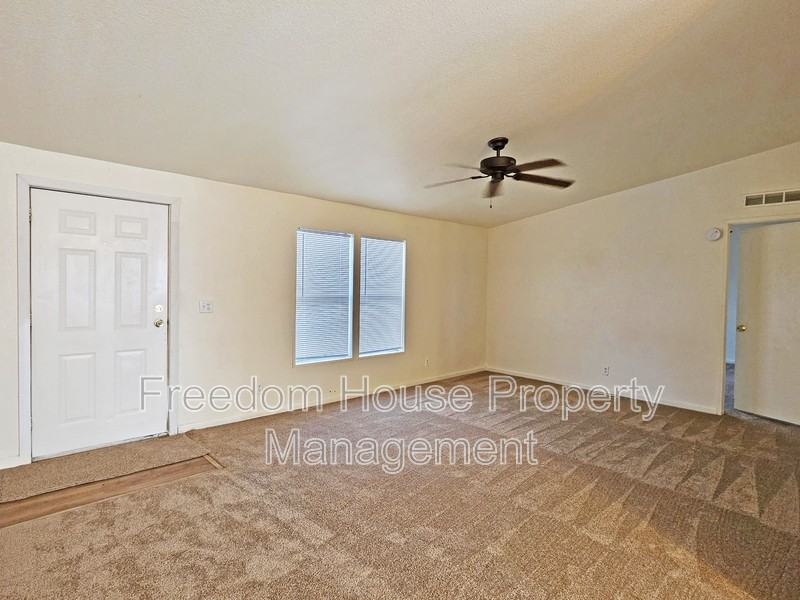 4400 Vicki Ann Rd - Photo 3 of 41