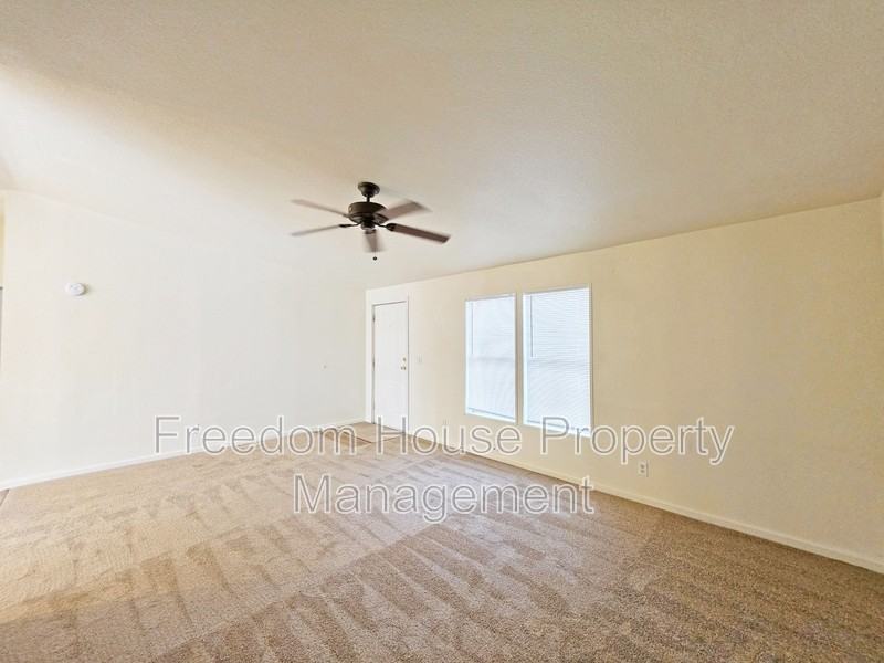 4400 Vicki Ann Rd - Photo 4 of 41