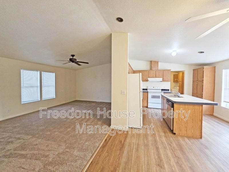 4400 Vicki Ann Rd - Photo 5 of 41