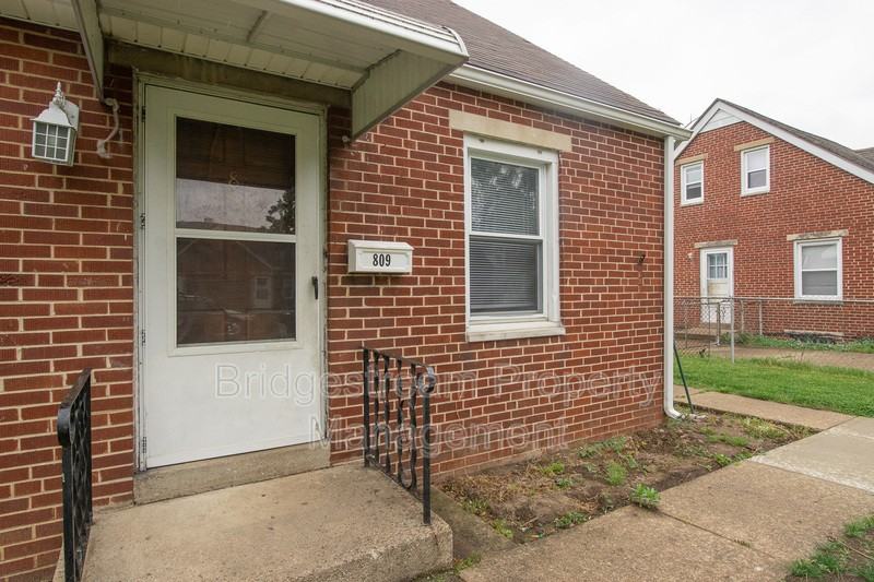 809 Winston Dr - Photo 2 of 10