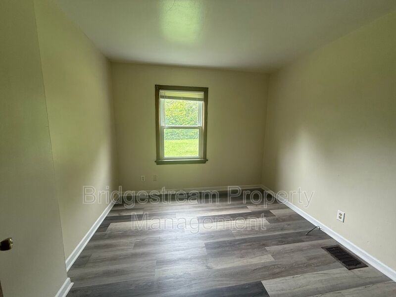 809 Winston Dr - Photo 4 of 10
