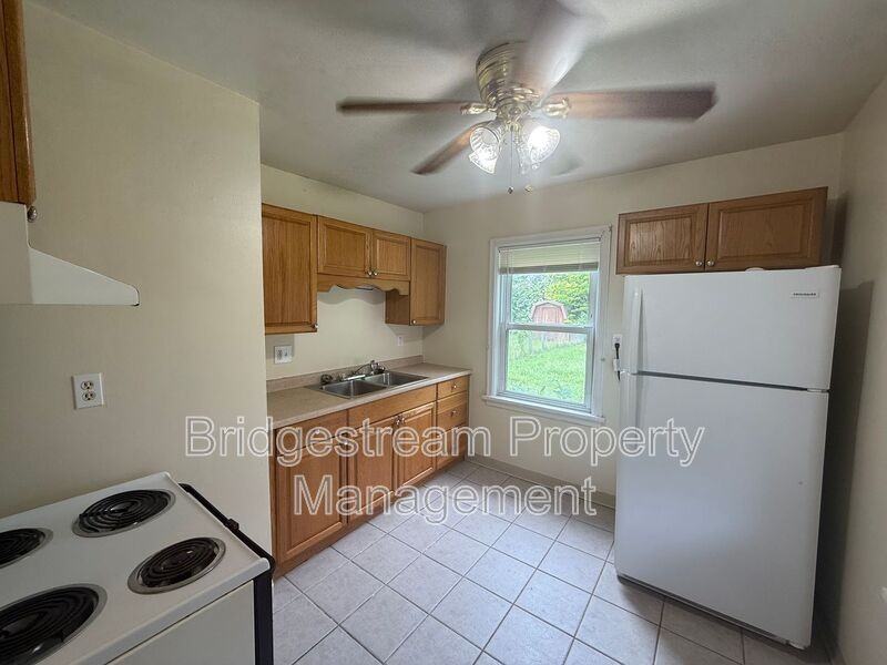 809 Winston Dr - Photo 5 of 10