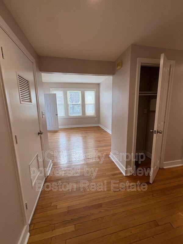 41 Hiawatha Rd #2R2ndFL - Photo 5 of 21