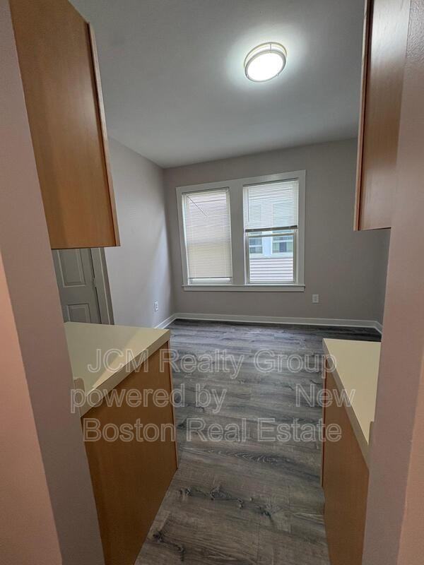 41 Hiawatha Rd #2R2ndFL - Photo 4 of 21