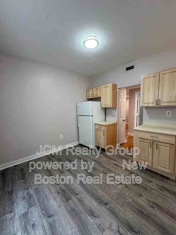 41 Hiawatha Rd #2R2ndFL - Photo 3 of 21